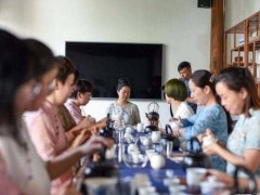 90后女孩秦珍靠“茶文化”带动村民致富